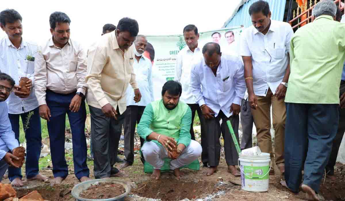 Green India Challenge : జమ్మి మొక్కలు నాటిన టూరిజం డెవలప్‌మెంట్ చైర్మన్ శ్రీనివాస్ గుప్తా