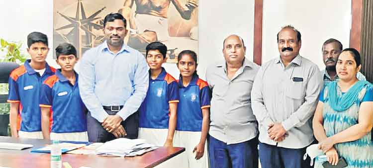 హైదరాబాద్‌ జట్టులో గురుకుల విద్యార్థులు
