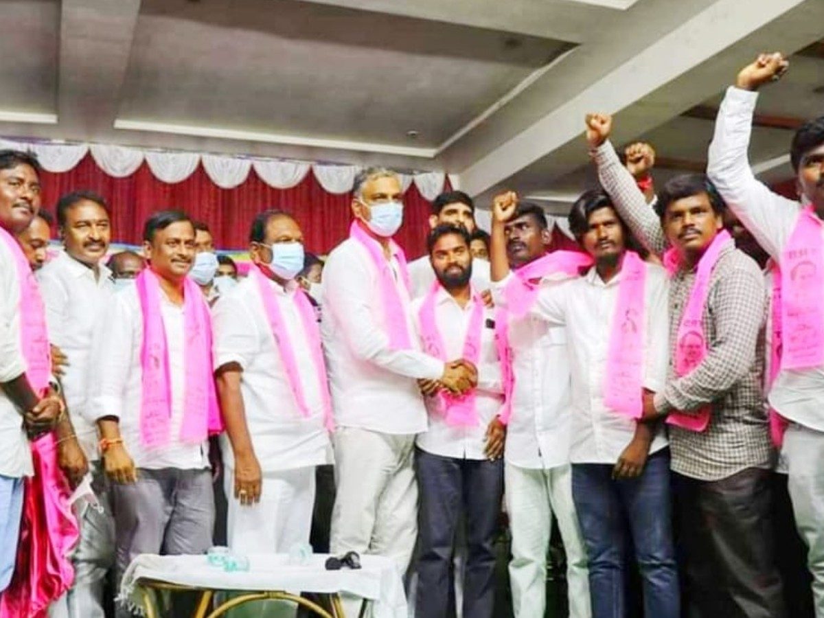 రికార్డే మరి.. ఒకే రోజు, ఒకే వేదికపై టీఆర్ఎస్‌లో చేరిన 2 వేల మంది