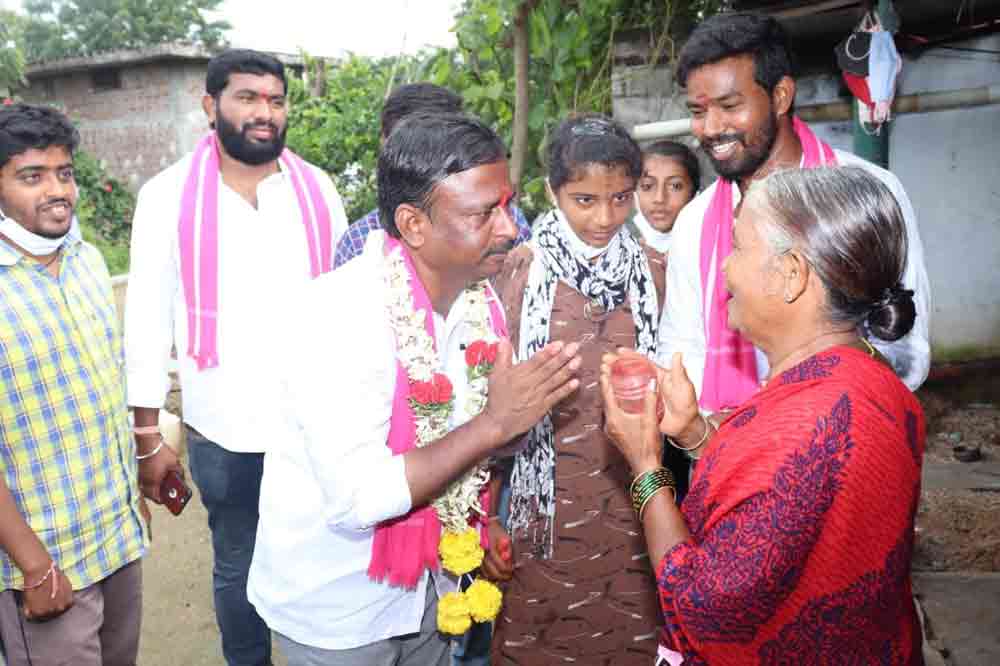 పేదింటి బిడ్డను.. ఒక్క అవకాశం ఇవ్వండి