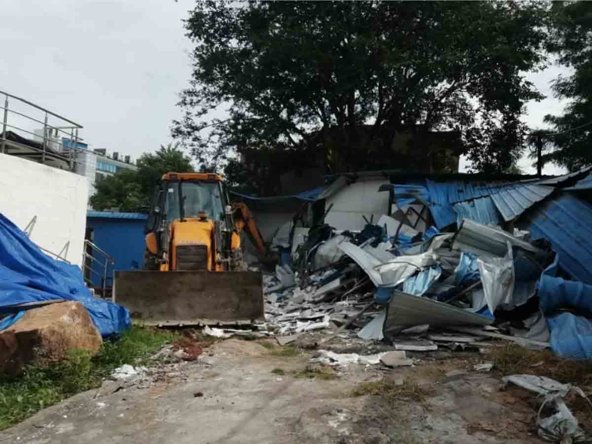 ప్రైవేటు వ్యక్తుల అక్రమణలో ఉన్న యూఎల్సీ స్థలం స్వాధీనం
