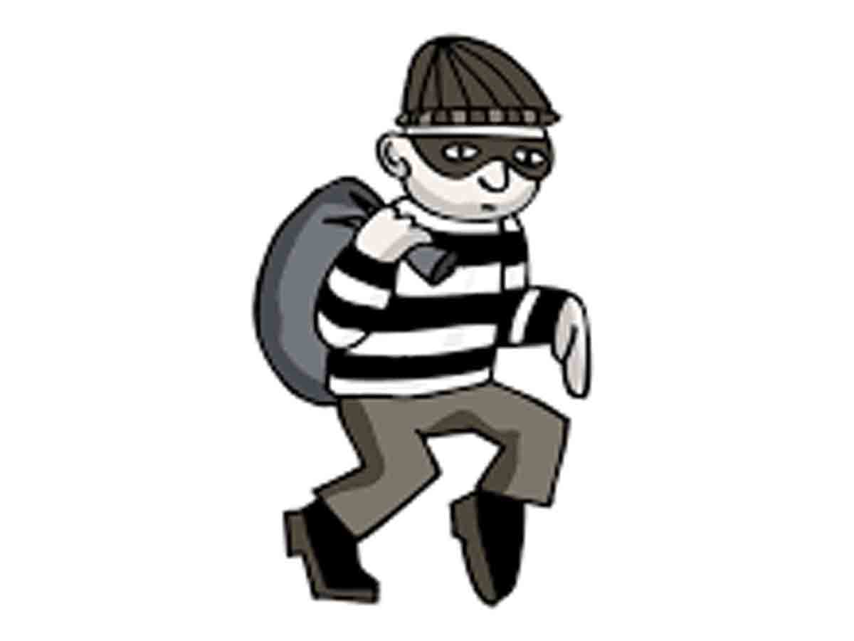 మిల్క్‌ షాపులో పాల ప్యాకెట్లు, నగదు చోరీ