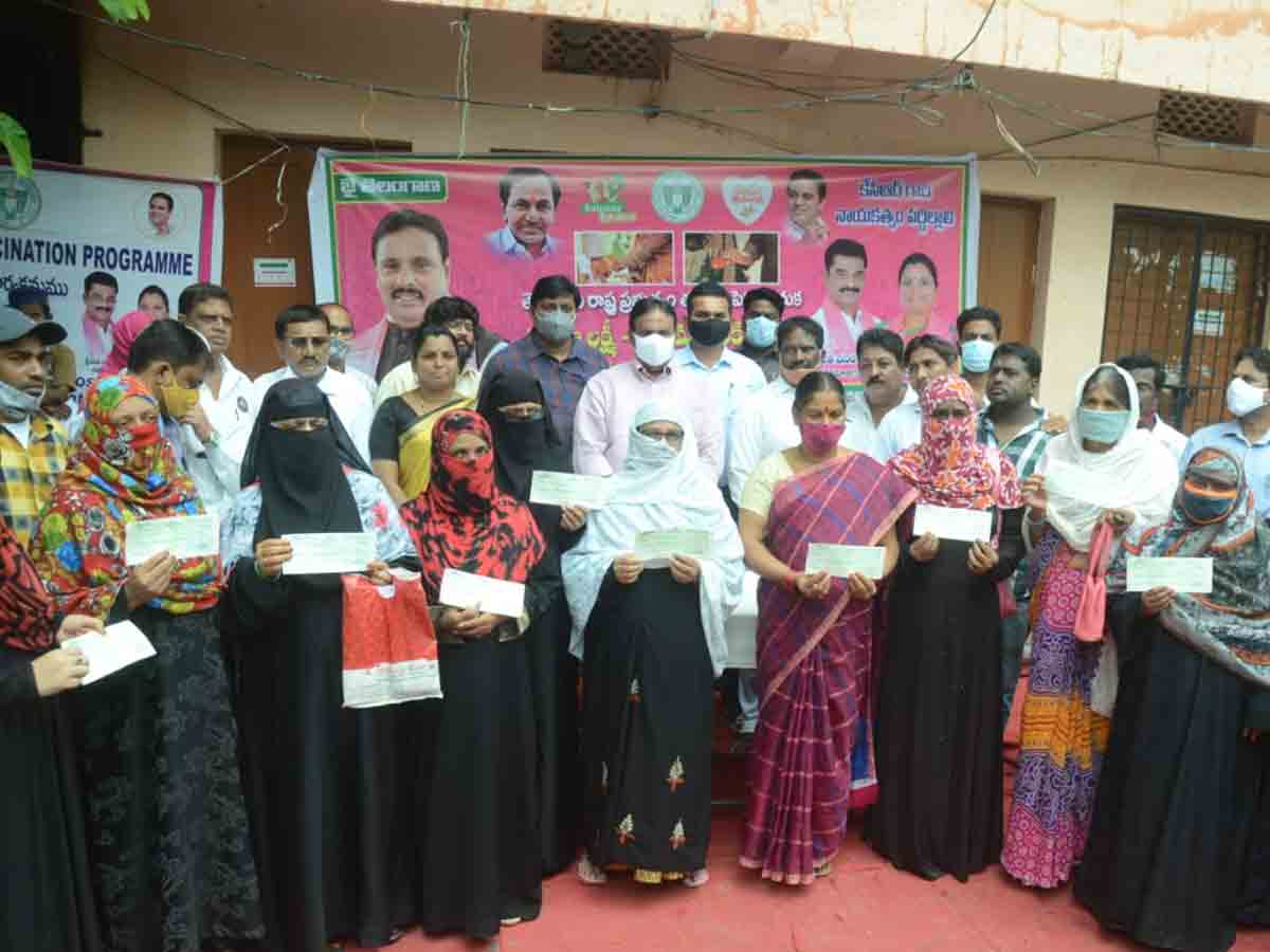 కల్యాణలక్ష్మి చెక్కులు పంపిణీ చేసిన ఎమ్మెల్యే దానం