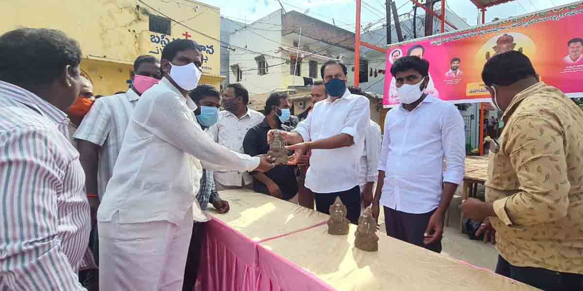 పర్యావరణ పరిరక్షణకే మట్టి వినాయక ప్రతిమలు