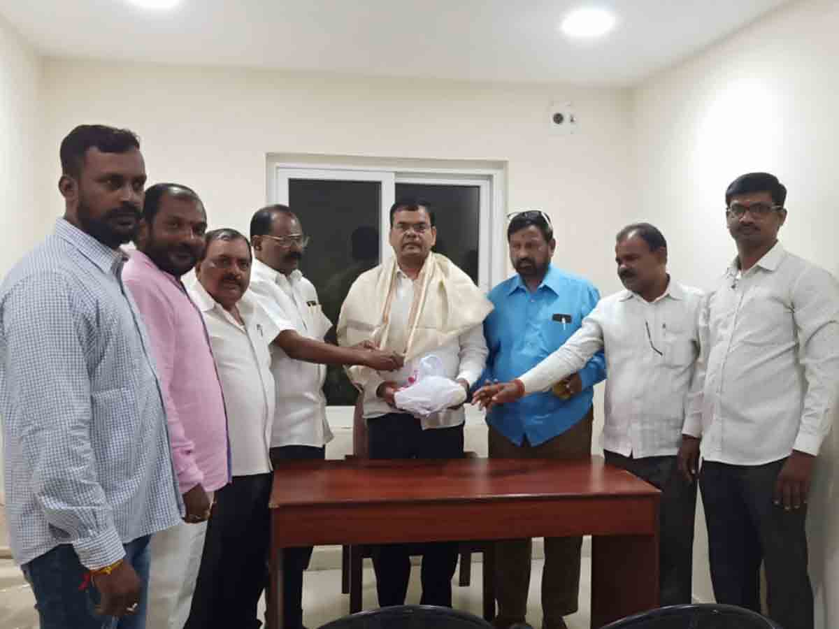 మాజీ మేయర్‌ కృష్ణస్వామి విగ్రహ ఏర్పాటుకు సహకరించండి