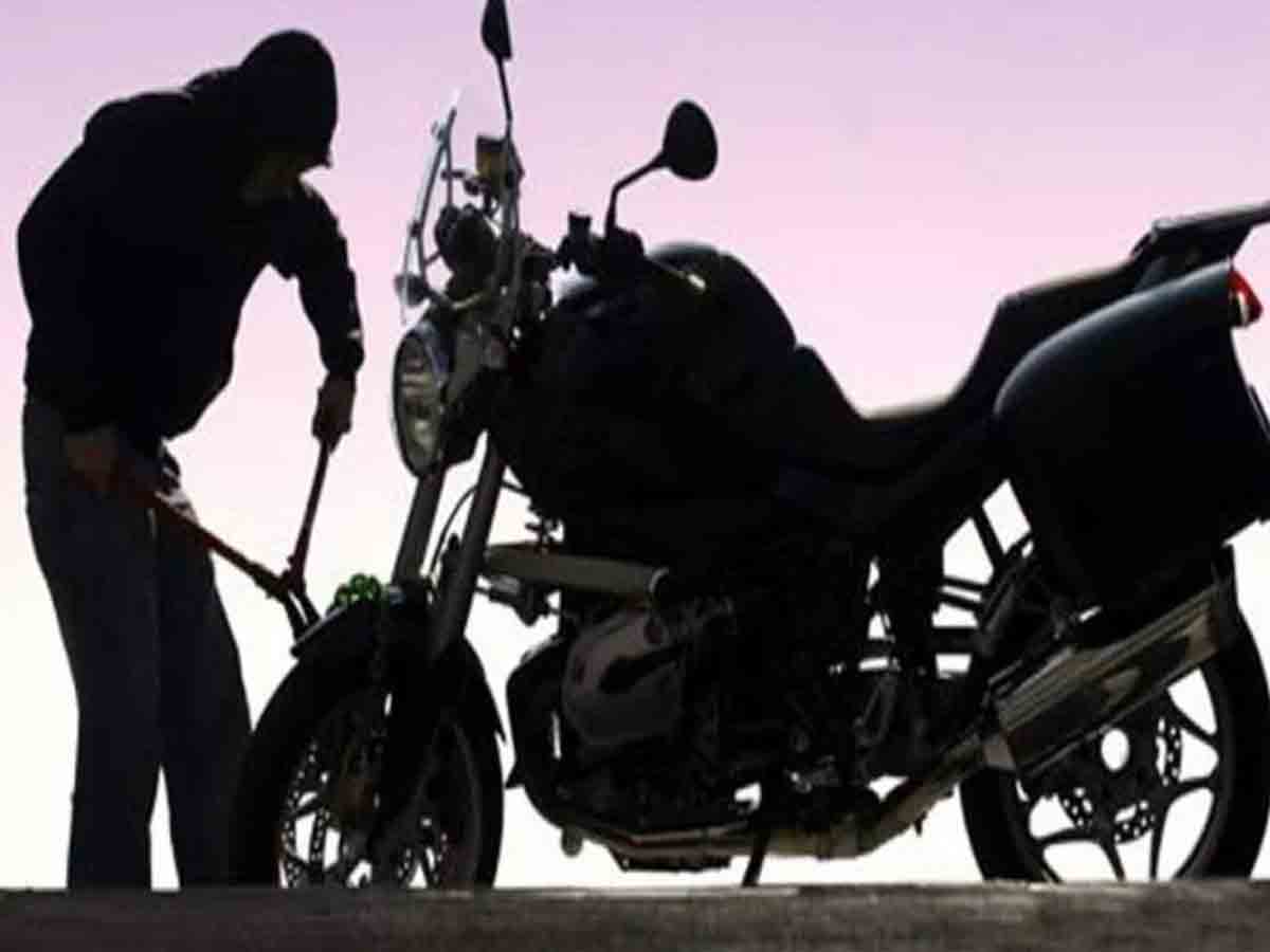 ఇంటి ముందు పార్క్‌ చేసిన బైక్‌ మాయం