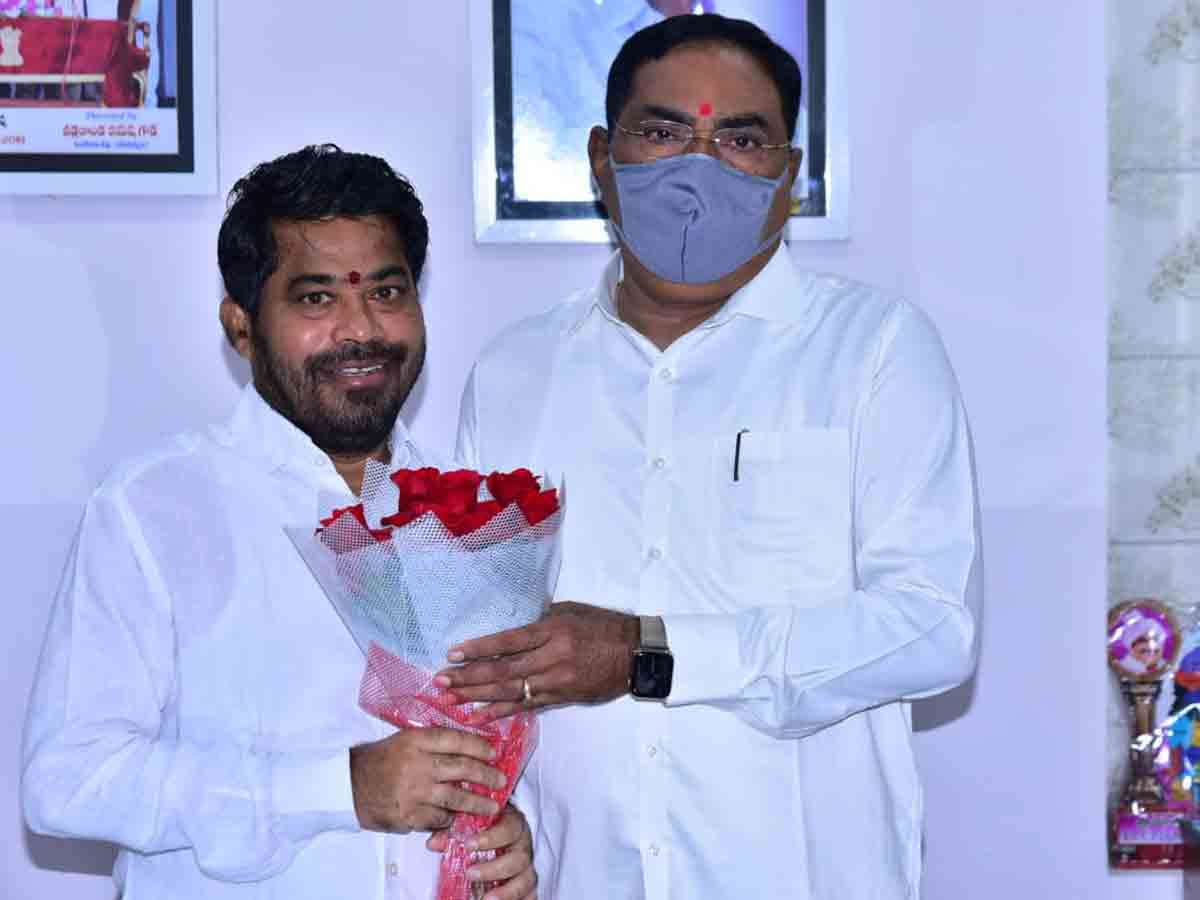 మంత్రి ఎర్రబెల్లిని కలిసిన ముప్పు భిక్షపతి