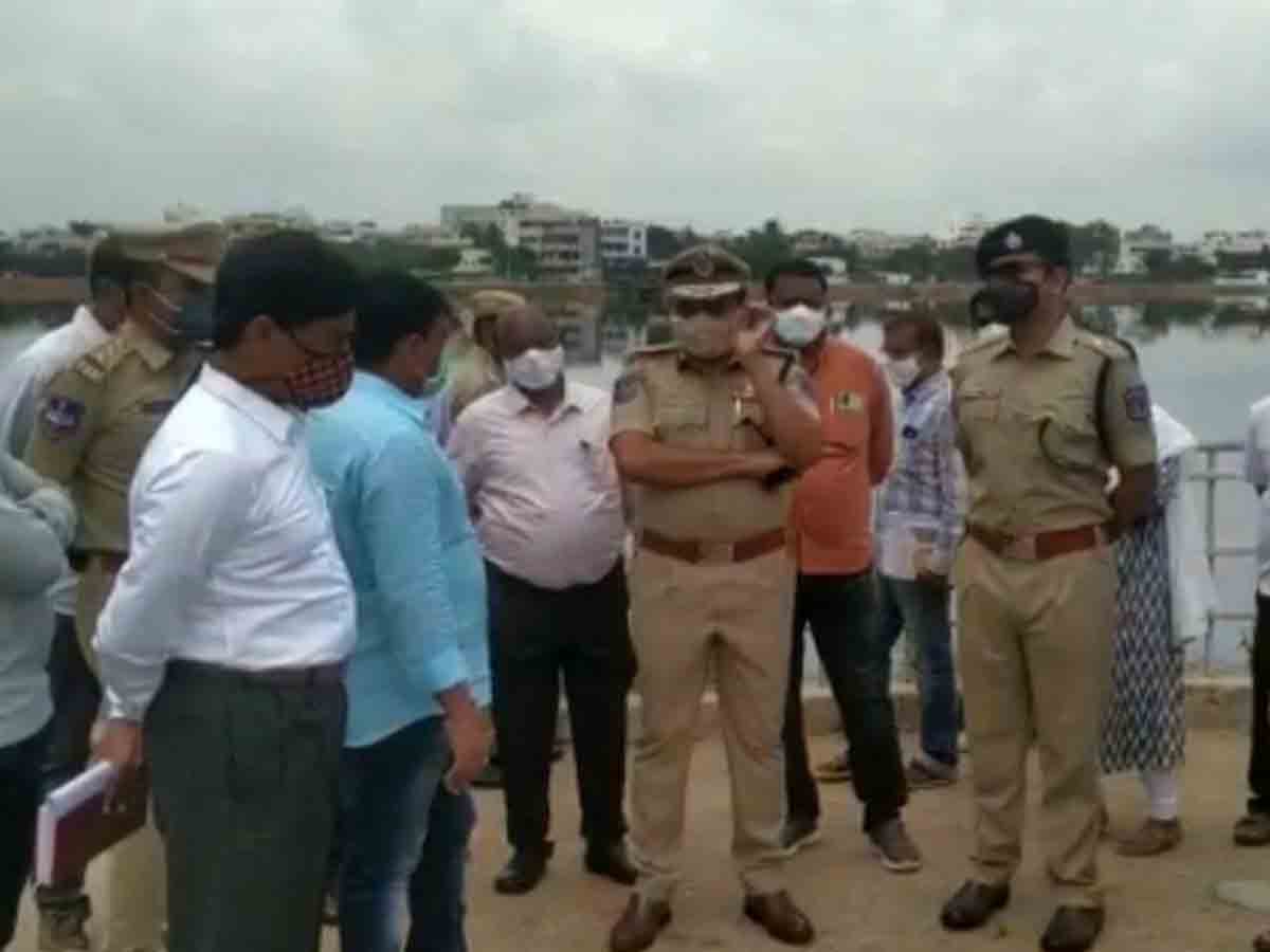 సరూర్నగర్ మినీ ట్యాంక్బండ్ను సందర్శించిన రాచకొండ సీపీ