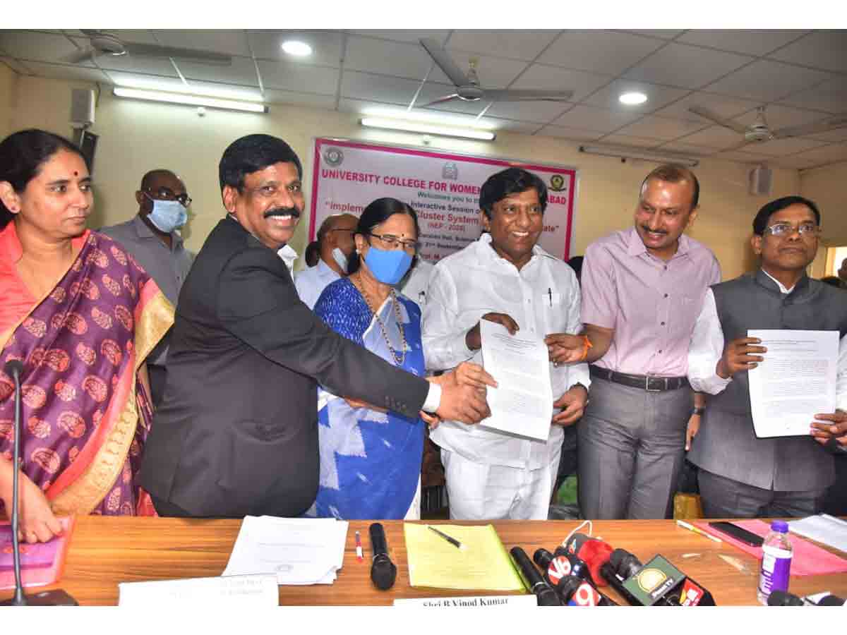 బీ.ఏ.హానర్స్ ఎకనామిక్స్‌, పొలిటికల్ సైన్స్ ప్రత్యేక కోర్సులను ప్రారంభించిన వినోద్ కుమార్