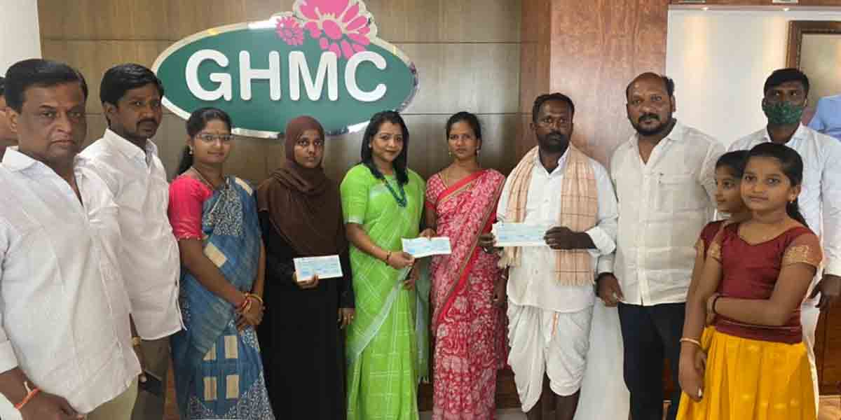 బాధిత మృతుల కుటుంబాలకు పరిహారం అంతజేత