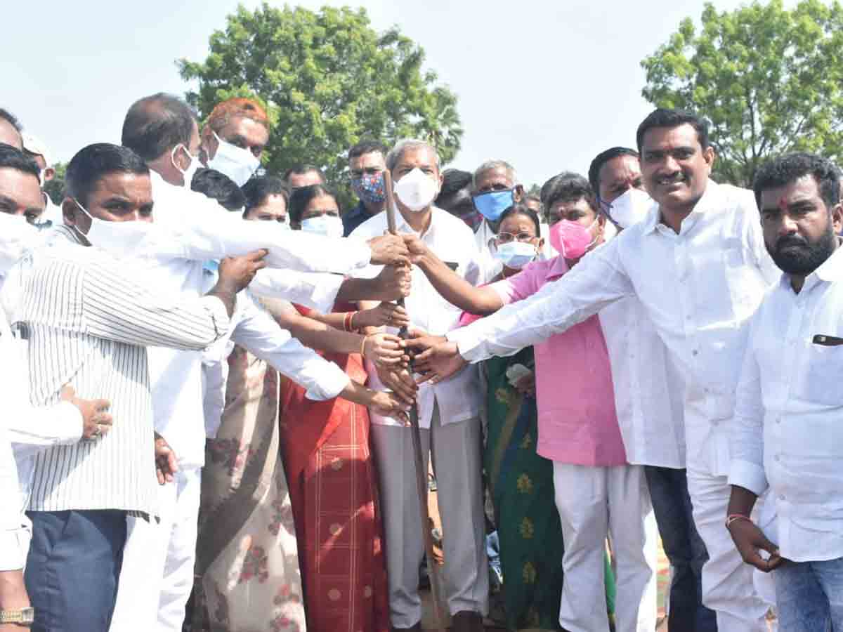 సహకార సంఘాల ద్వారా రైతుల  ఆర్థిక అభివృద్ధి : ఎమ్మెల్యే చెన్నమనేని