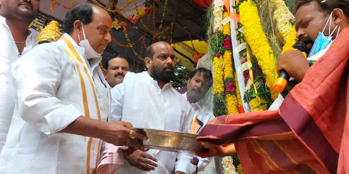 మహాగణపతిని దర్శించుకున్న మంత్రి  ఇంద్రకరణ్‌ రెడ్డి