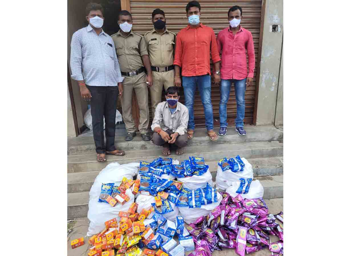 Crime news : పెద్దపల్లిలో నిషేధిత గుట్కా ప్యాకెట్ల పట్టివేత
