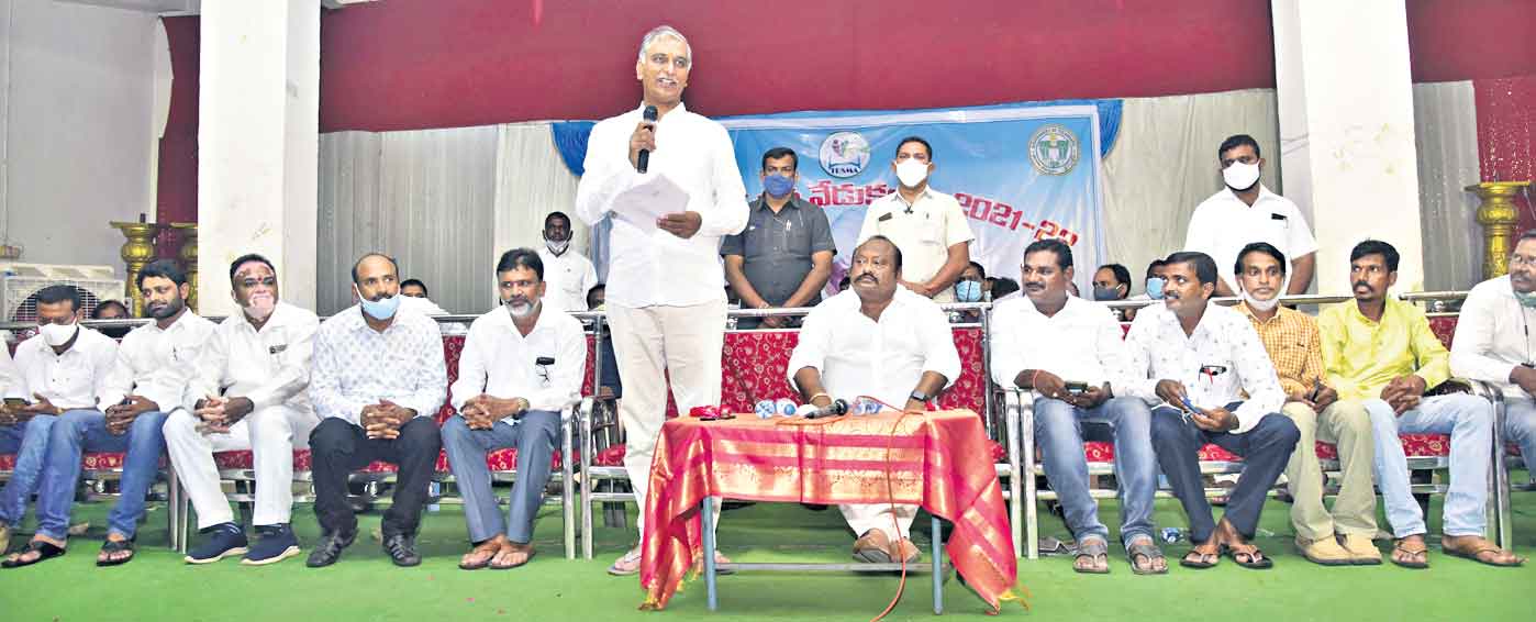 ఈటలది మొసలి కన్నీరు