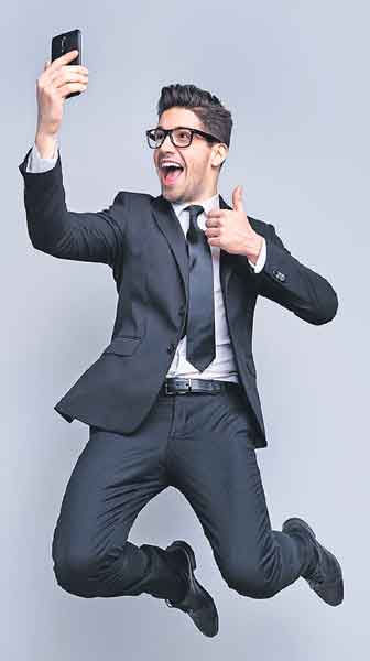 ఫ్రెషర్లకు ఉత్సాహం