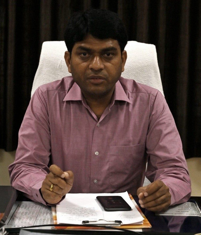 Jagityal : ప్రతి సెంటర్‌లో 100 మందికి వ్యాక్సిన్‌ వేయాలి : జగిత్యాల కలెక్టర్‌ రవి