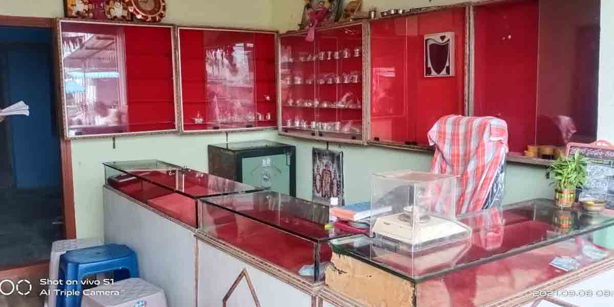 Gold theft : గణపురంలో దొంగల బీభత్సం..భారీగా బంగారం, వెండి చోరీ