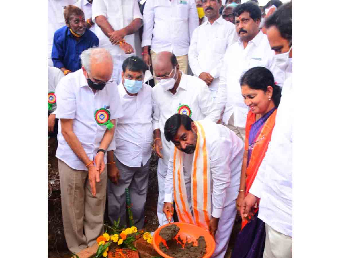జిల్లా గ్రంథాలయ భవనానికి భూమి పూజ చేసిన మంత్రి జగదీష్‌రెడ్డి