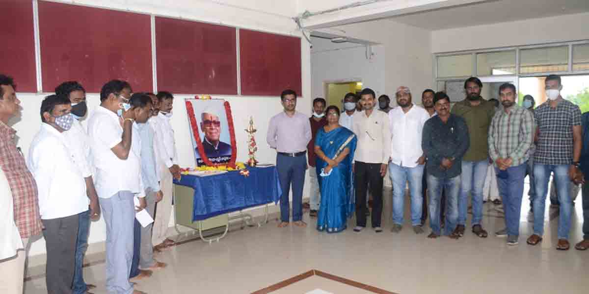 ఘనంగా ఆచార్య కొండా లక్ష్మణ్ బాపూజీ జయంతి