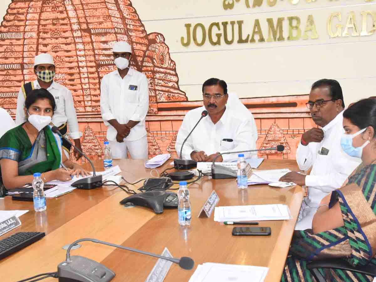 చివరి ఆయకట్టు వరకు నీరందించాలి : మంత్రి నిరంజన్‌ రెడ్డి