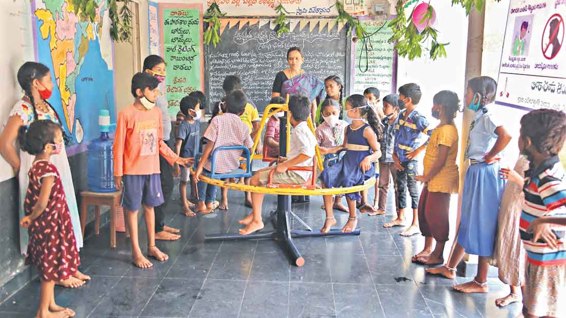 విద్యార్థుల అక్షర ‘జ్యోతి’