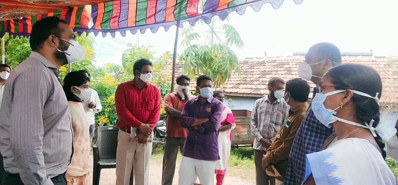 జనం ఉండే ప్రదేశాల్లోనే శిబిరాలు ఏర్పాటు చేయండి : కరీంనగర్‌ కలెక్టర్‌ కర్ణన్‌