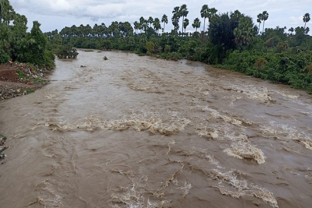 Korutla  | ఉధృతంగా ప్రవహిస్తున్న కోరుట్ల పెద్ద వాగు