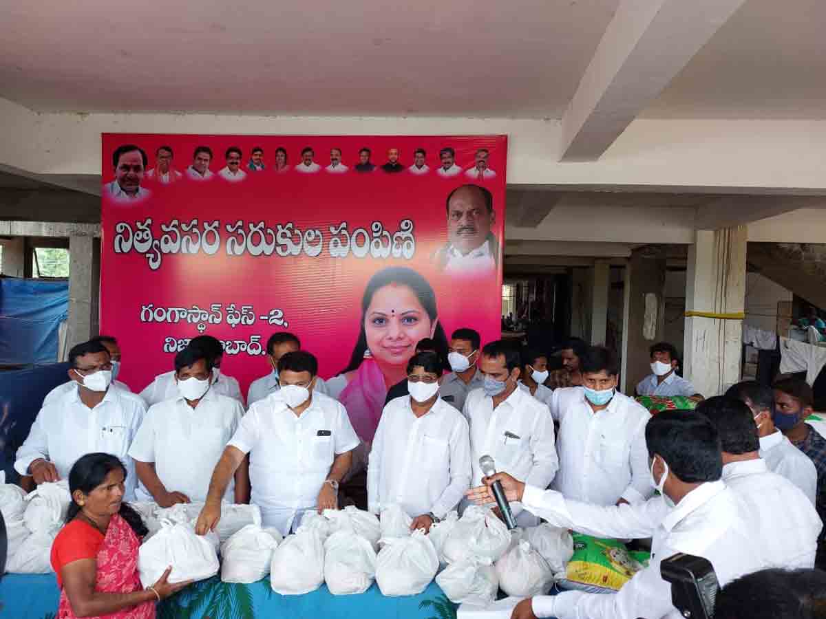 వరద బాధితులకు ఎమ్మెల్సీ కవిత ఆపన్న హస్తం