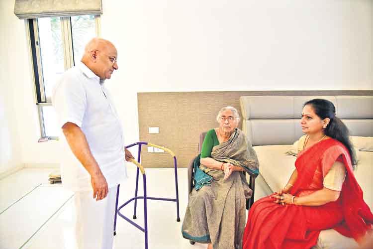 నమస్తే తెలంగాణ సీఎండీకి ప్రముఖుల పరామర్శ