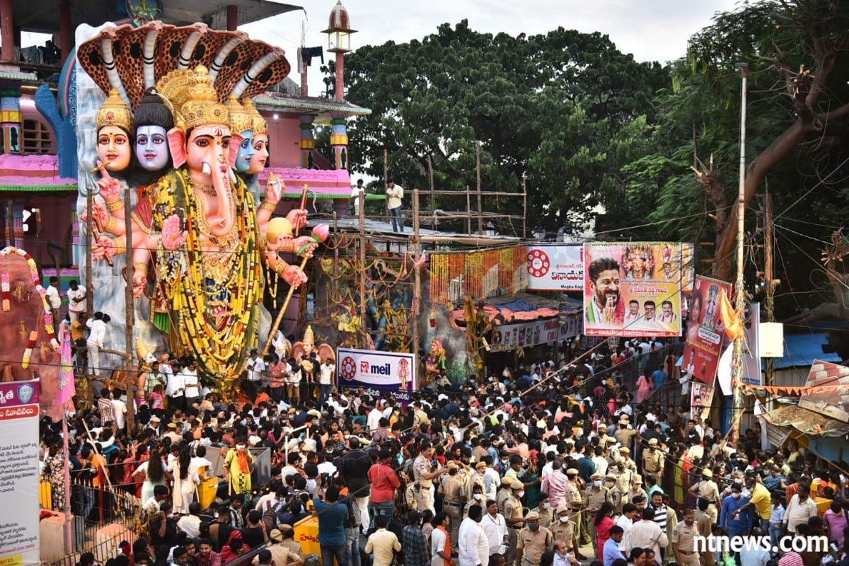 ఖైర‌తాబాద్‌ మ‌హాగ‌ణ‌ప‌తి ద‌ర్శ‌నానికి పోటెత్తిన భ‌క్తులు