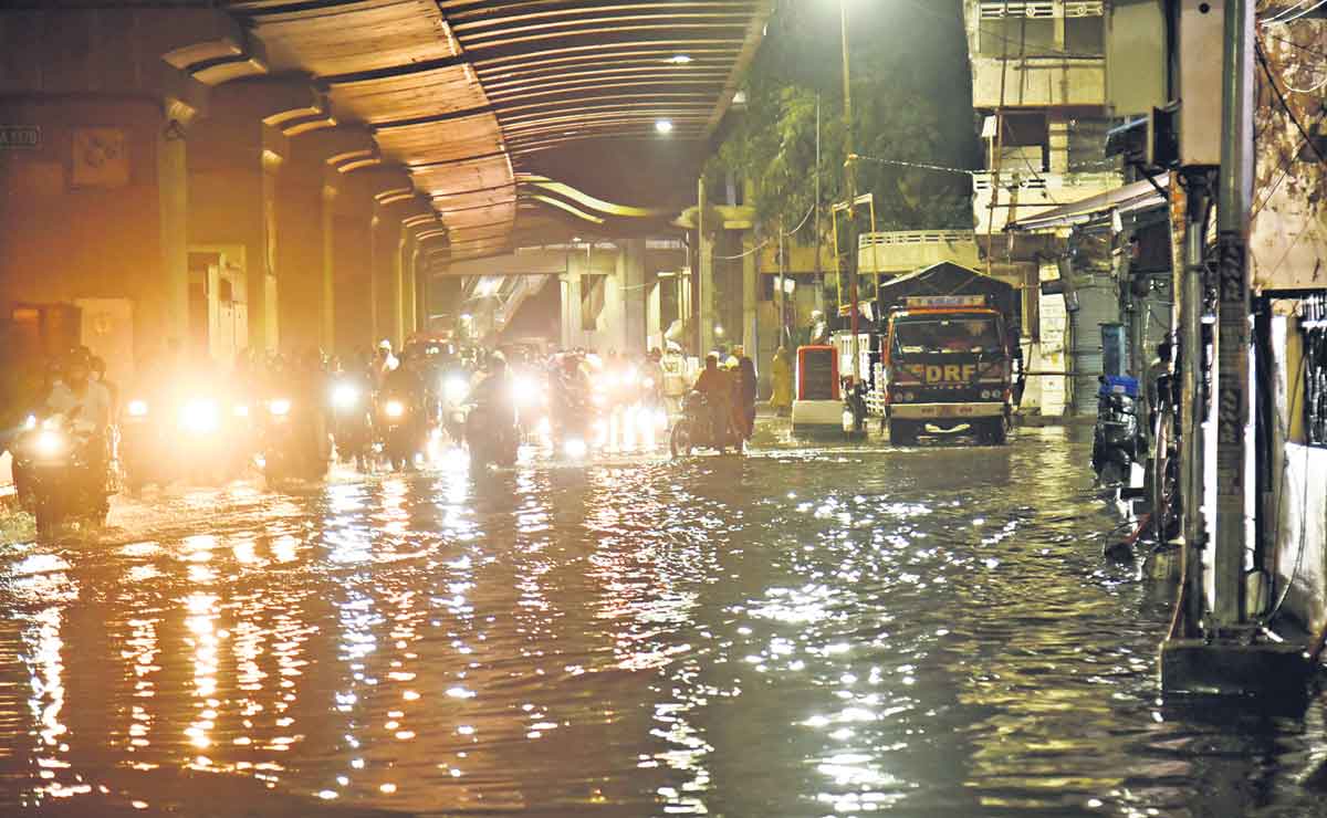 నగరమంతా కుండపోత