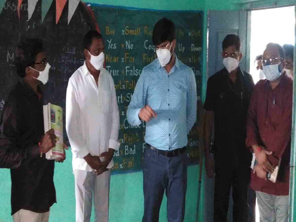 khammam district | రాజకీయనాయకులకు ఓటర్లు ఎలాగో టీచర్లకు విద్యార్థులు అలా : జిల్లా కలెక్టర్