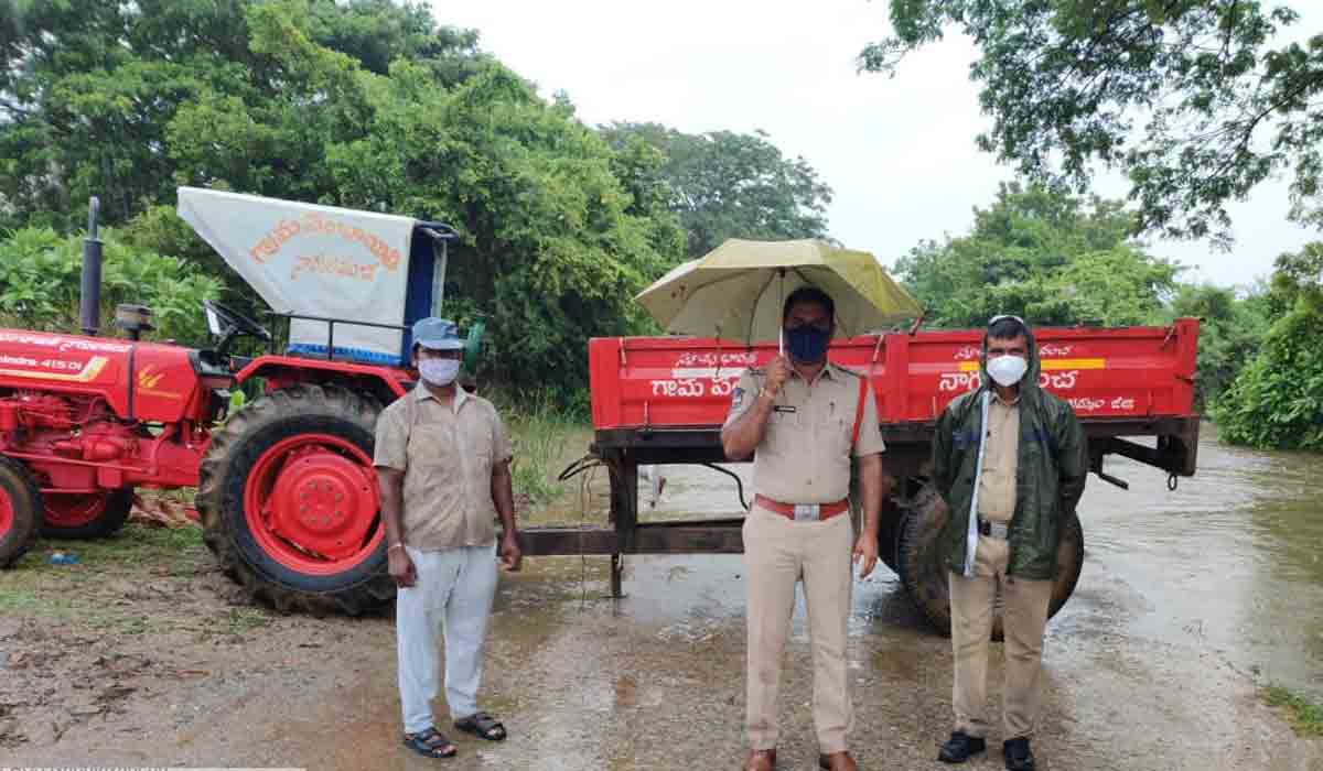 ఖమ్మంలో భారీ వర్షాలు.. పోలీస్ యంత్రాంగం అప్రమ‌త్తం