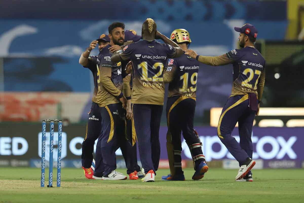 KKR vs RCB : 19 ఓవ‌ర్ల‌కే బెంగ‌ళూరు ఆలౌట్.. కోల్‌క‌తాకు 93 ప‌రుగుల ల‌క్ష్యం