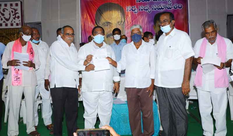 టీఆర్‌ఎస్‌ ప్రవాహంలో ప్రతిపక్షాలు నీటి చుక్కంత