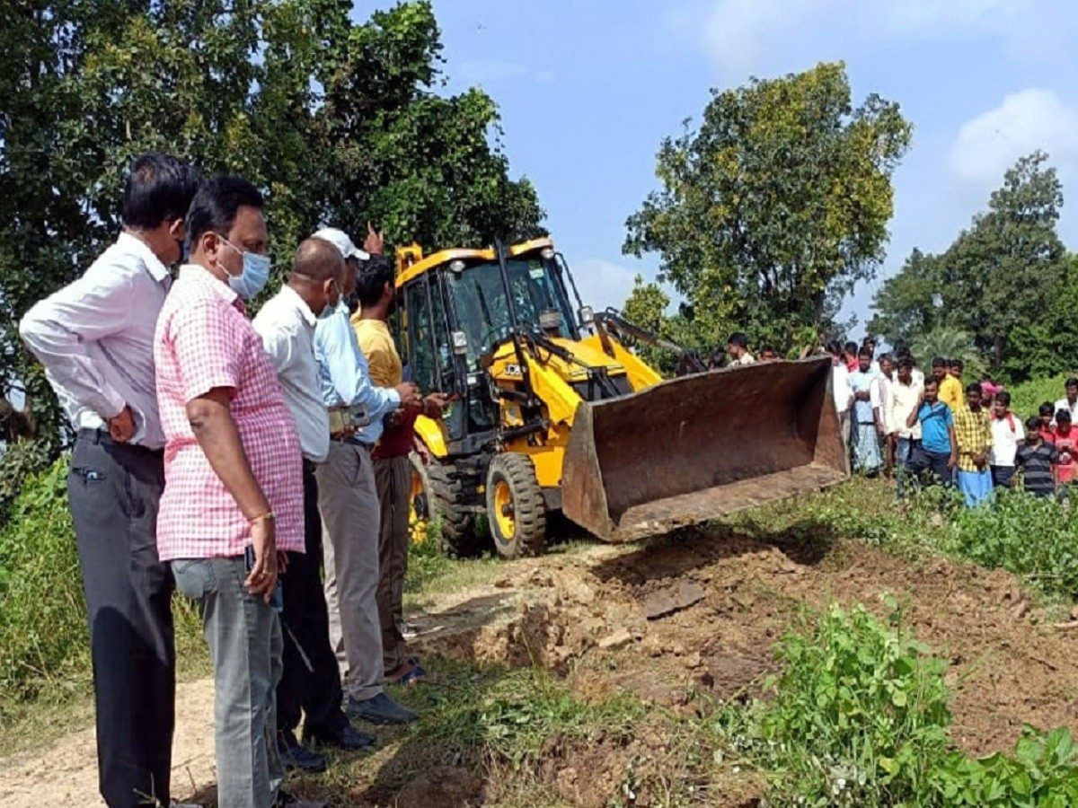 Kamareddy | తప్పిన పంట నష్టం.. సకాలంలో చెరువుకు పడ్డ గండిని పూడ్చి..