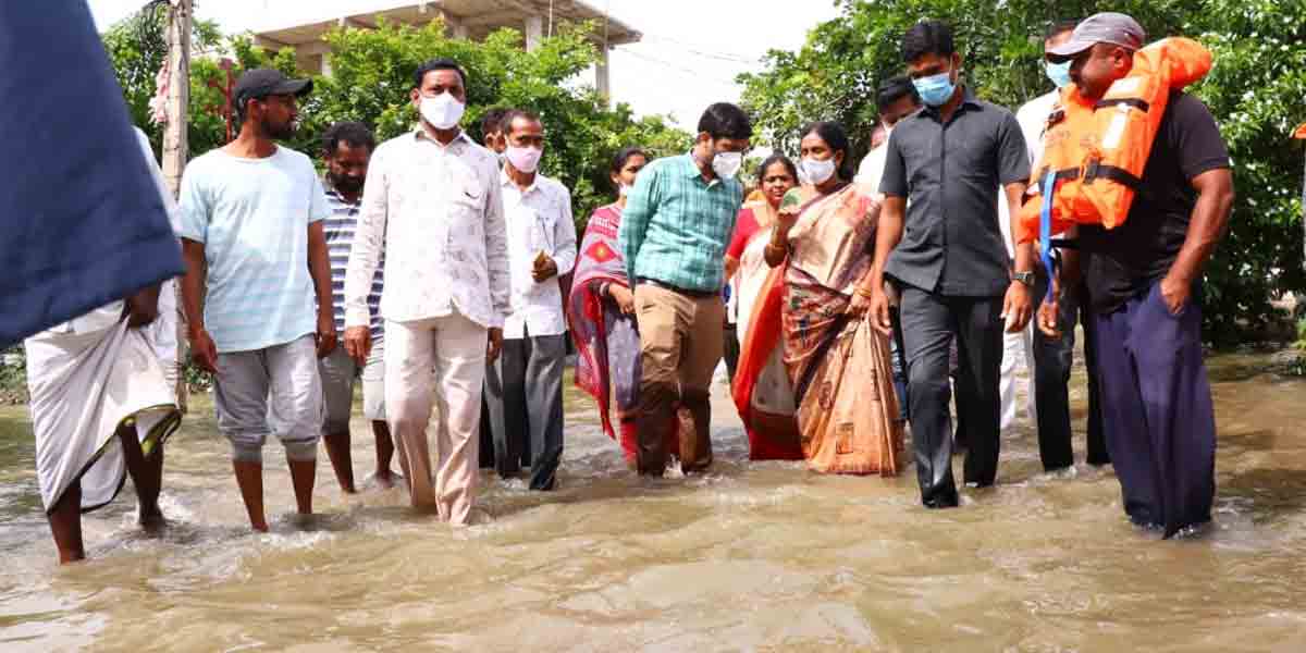 లోతట్టు ప్రాంతాలను పరిశీలించిన కలెక్టర్‌ అనురాగ్ జయంతి