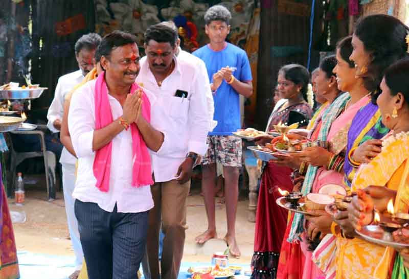 అన్ని పండుగలకు సమాన ప్రాధాన్యం