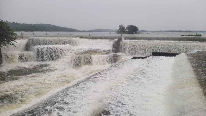 ప్రాజెక్టులకు పోటెత్తుతున్న వరద