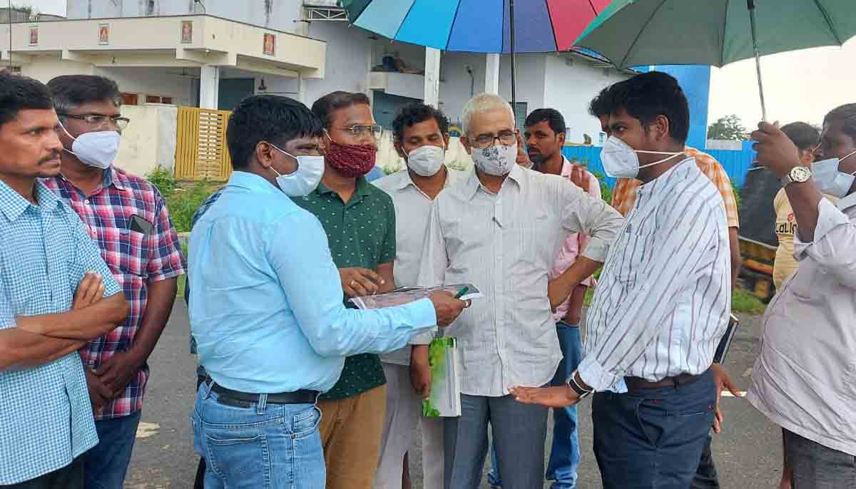 Khammam | జలమయమైన డబుల్‌బెడ్‌రూం ఇండ్లను పరిశీలించిన అధికారులు..