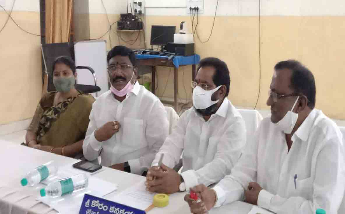 Bhadradri | లబ్ధిదారులకు రుణాలు అందాల్సిందే..  అధికారుల తీరుపై జడ్పీ చైర్మన్ కోరం కనకయ్య ఆగ్రహం