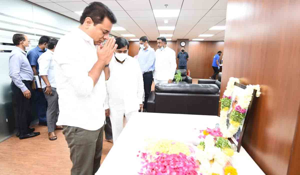 కొండా లక్ష్మణ్ బాపూజీకి మంత్రి కేటీఆర్‌ ఘన నివాళులు