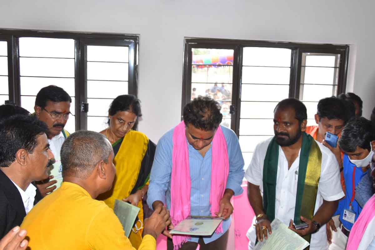 పాల‌మూరు మోడ‌ల్ విలేజ్ బ్రోచ‌ర్ విడుద‌ల చేసిన మంత్రి కేటీఆర్‌