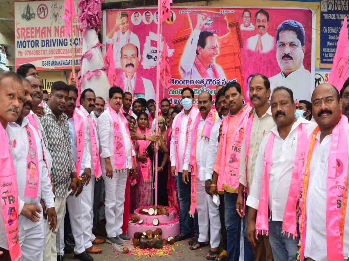 Kukatpally | కూకట్‌పల్లిలో ఘనంగా టీఆర్ఎస్ జెండా పండుగ