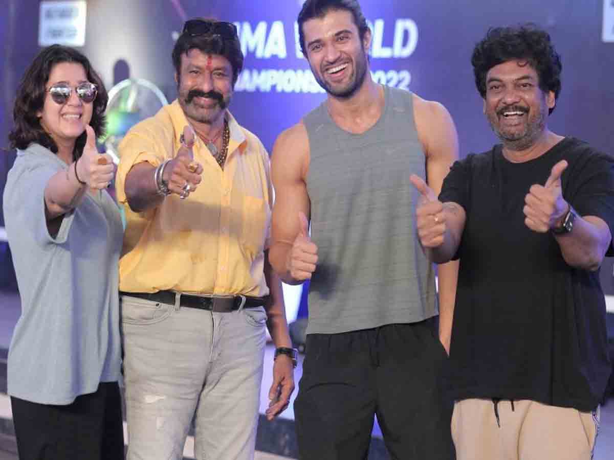 Liger: లైగర్ సెట్లో ప్రత్యక్షం అయిన బాలకృష్ణ