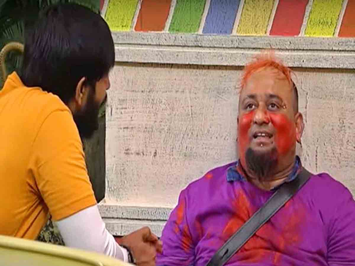 Lobo: క‌ళ్లు తిరిగి కుప్ప‌కూలిపోయిన లోబో… మెడికల్‌ రూమ్‌కి తరలింపు