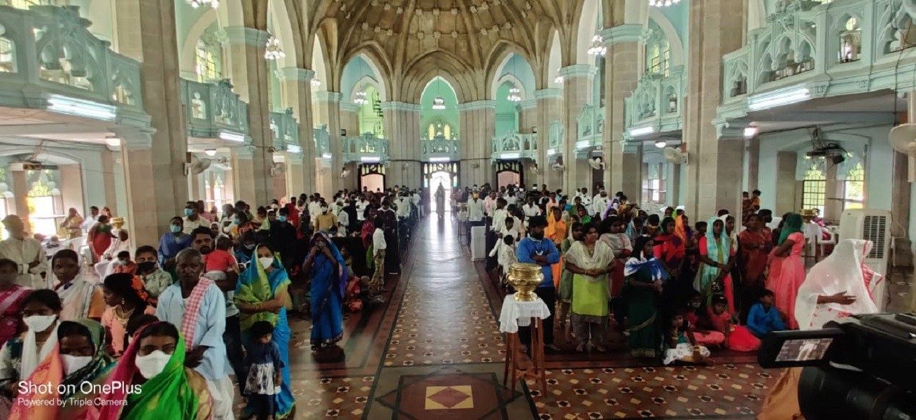 Medak‌  | చర్చిలో భక్తి శ్రద్ధలతో ప్రార్థనలు