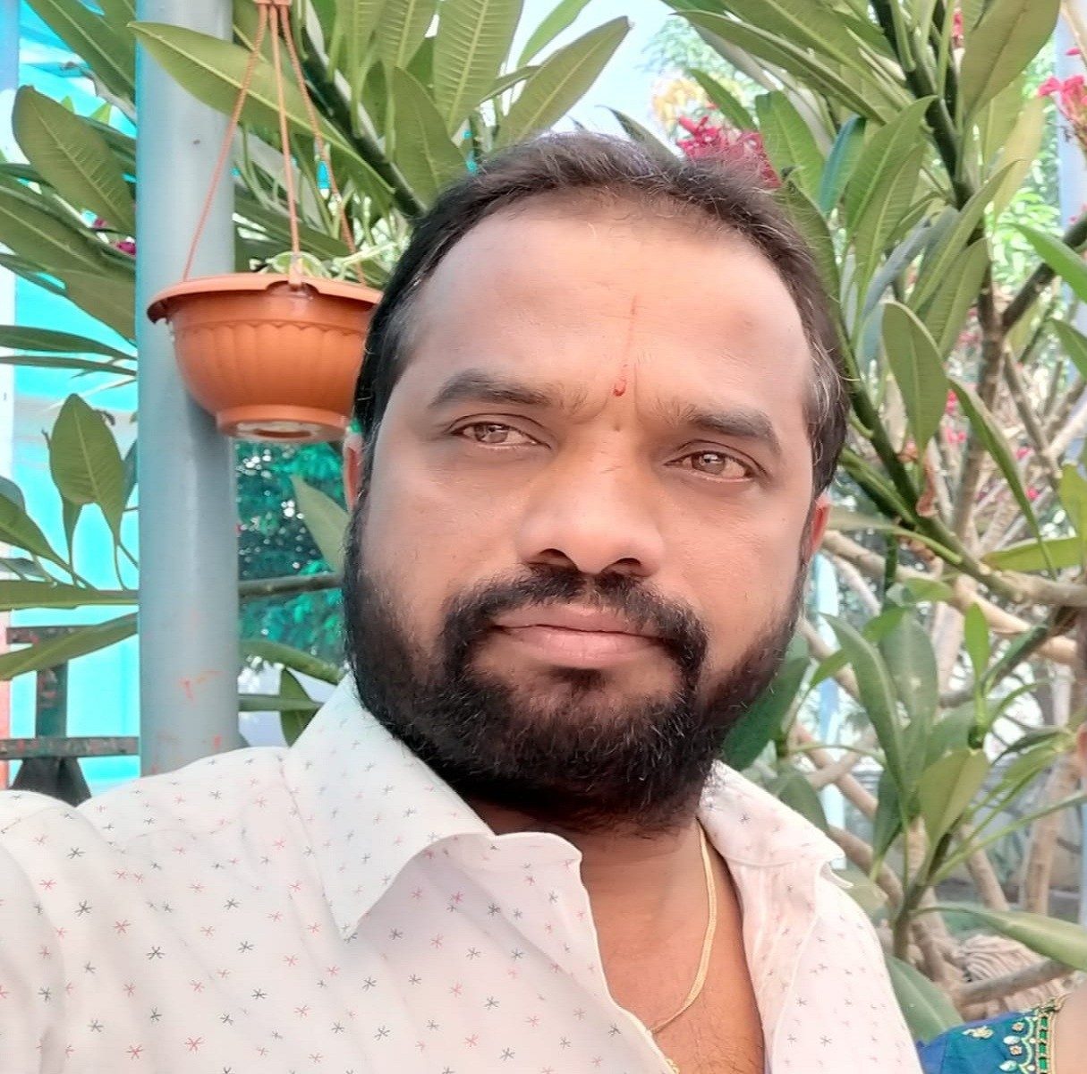 Manoharabad: సాయం చేసి.. అప్పులపాలై.. యువకుడి ఆత్మహత్య