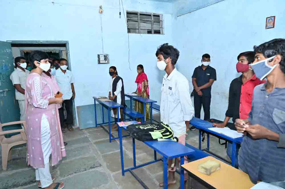 మోగిన బడిగంట