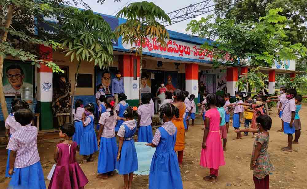 బడులు షురూ..